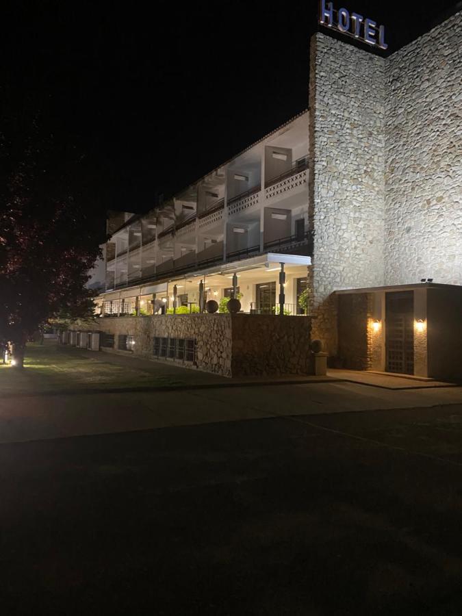 Hotel Las Cigueenas Trujillo Extérieur photo