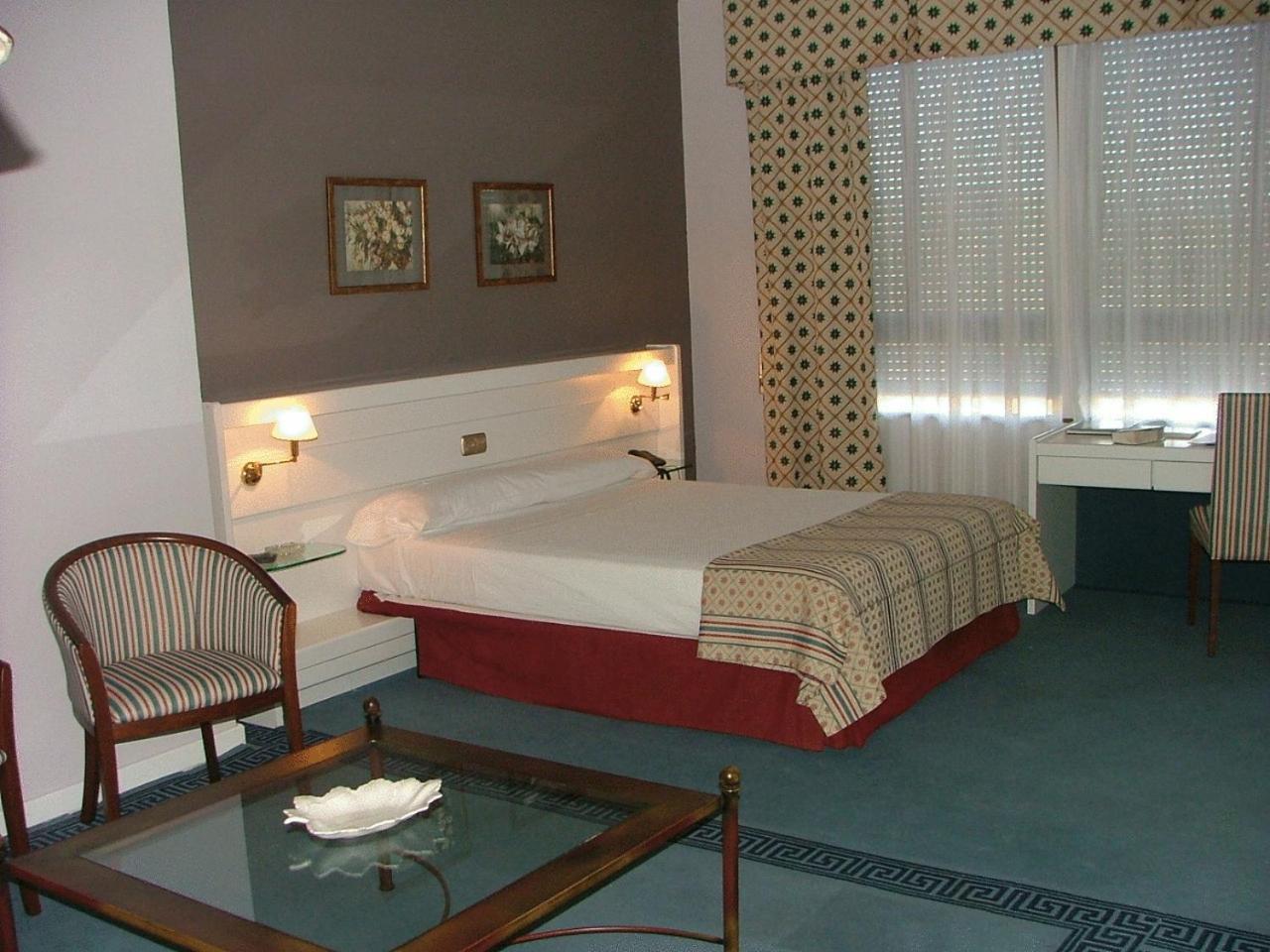 Hotel Las Cigueenas Trujillo Chambre photo