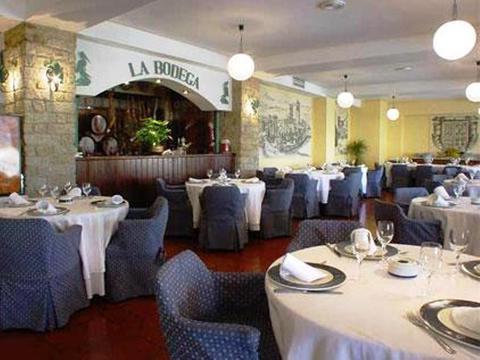 Hotel Las Cigueenas Trujillo Restaurant photo