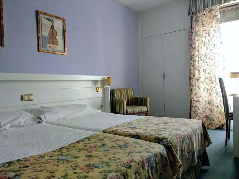 Hotel Las Cigueenas Trujillo Extérieur photo