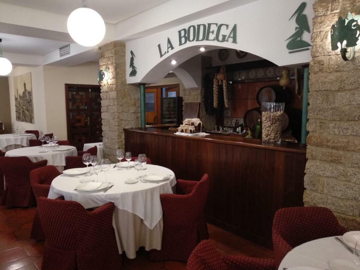 Hotel Las Cigueenas Trujillo Extérieur photo