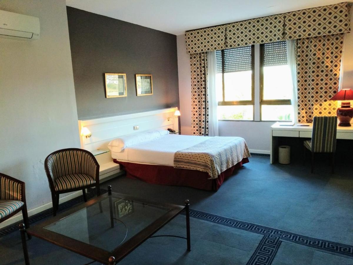 Hotel Las Cigueenas Trujillo Extérieur photo