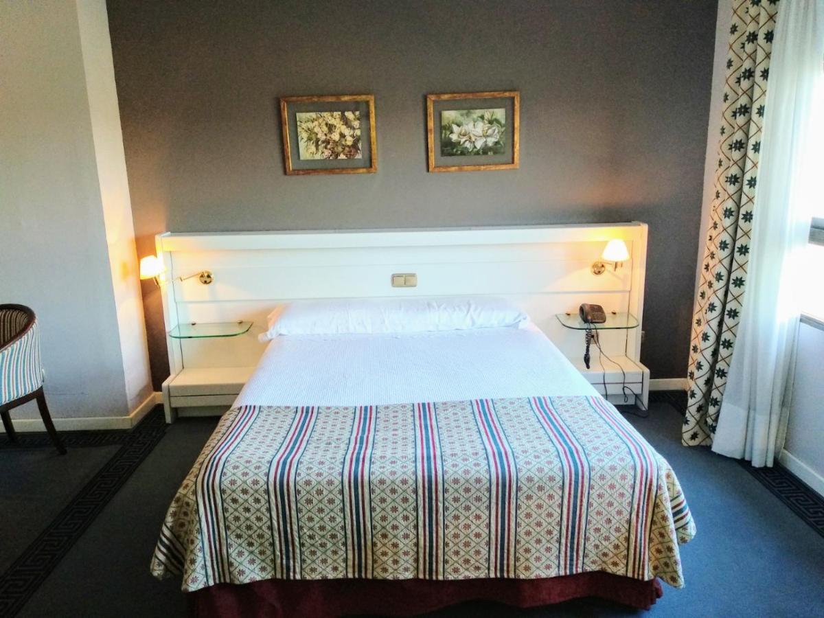 Hotel Las Cigueenas Trujillo Extérieur photo